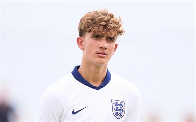 Sao trẻ Arsenal lập siêu phẩm solo trong màu áo U19 Anh