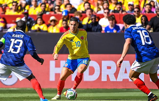 James Rodriguez nhập viện vì mất nước sau trận gặp Pháp 1