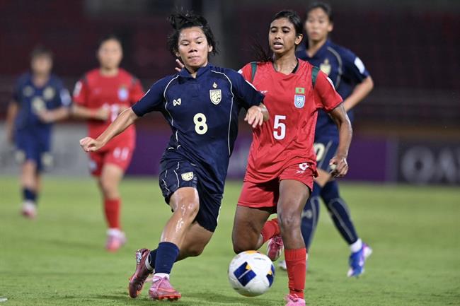 Cầu thủ Thái Lan bị cấm "lên mạng" trước khi gặp Việt Nam