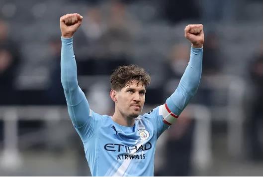 Chelsea được khuyên nên chiêu mộ John Stones của Man City