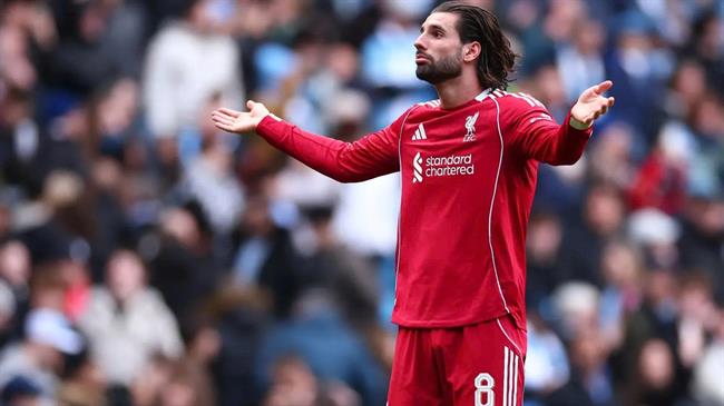 Szoboszlai xin lỗi vì đối đầu với CĐV Liverpool