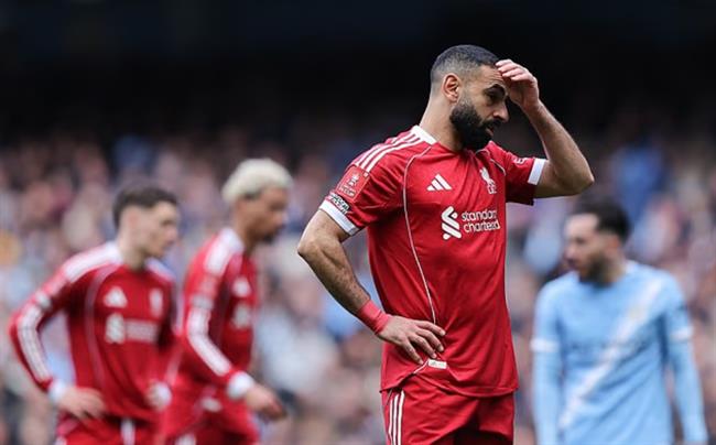 Mohamed Salah: Hãy rời bỏ bóng đá trước khi bóng đá rời bỏ anh!