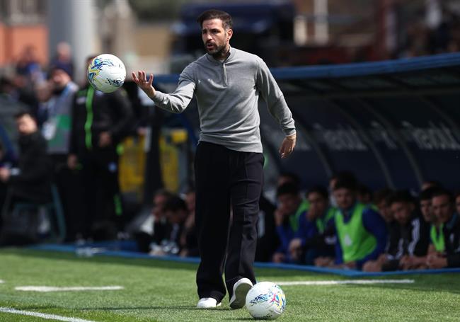 Cesc Fabregas: Kẻ phản diện bất đắc dĩ của Serie A