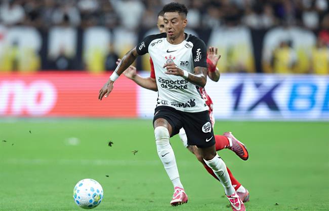 Trận ra mắt Corinthians đáng quên của Jesse Lingard