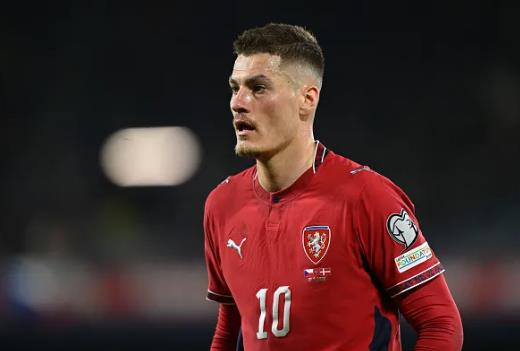 Arsenal đã vô địch Ngoại hạng Anh nếu Patrik Schick thay Viktor Gyokeres