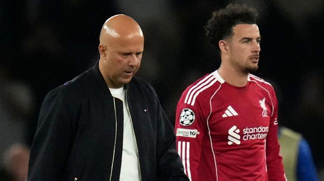 Carragher chỉ trích Slot sai lầm nghiêm trọng ở trận thua PSG