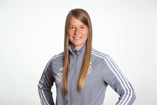  Tiểu sử HLV Marie-Louise Eta - Nữ HLV trưởng đầu tiên của Bundesliga