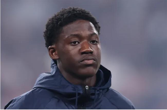 Vì sao Kobbie Mainoo vắng mặt trước Leeds United?