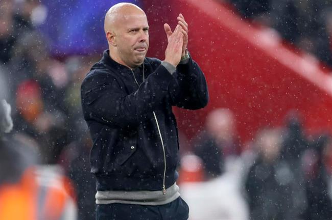 HLV Arne Slot khen ngợi các học trò sau trận thua PSG