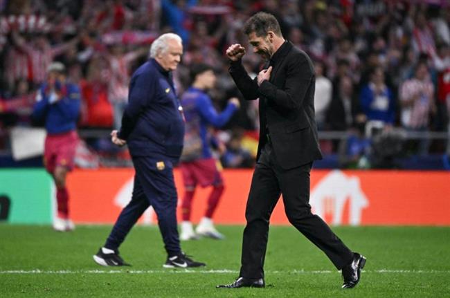 HLV Diego Simeone xúc động khi Atletico vào bán kết Champions League