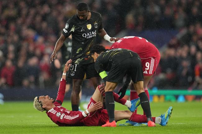 HLV Liverpool cập nhật chấn thương của Ekitike và Bradley 1