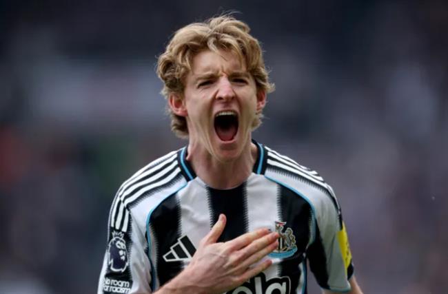 Anthony Gordon có câu trả lời cho Arsenal và Bayern Munich