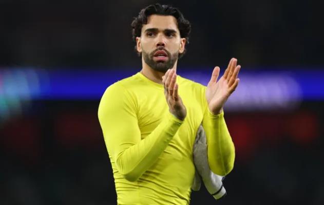 Đối thủ đưa David Raya lên mây