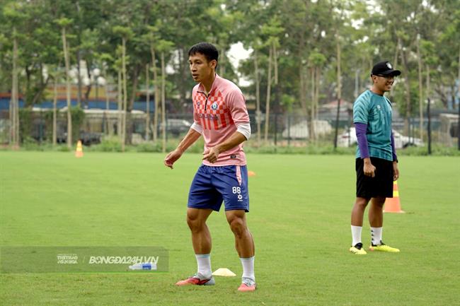 Hùng Dũng khoe thành tích mới ngoài bóng đá