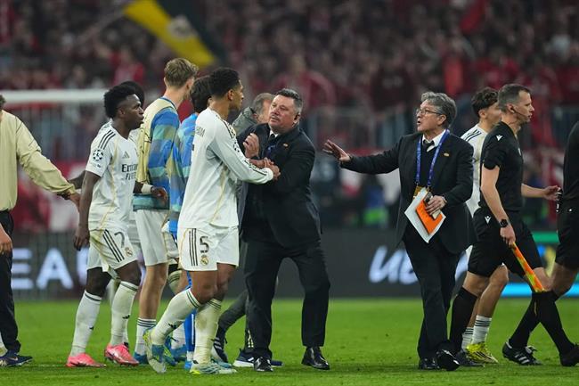 Cảnh tượng hỗn loạn sau đại chiến giữa Bayern và Real 1 Cảnh tượng hỗn loạn sau đại chiến giữa Bayern và Real 1