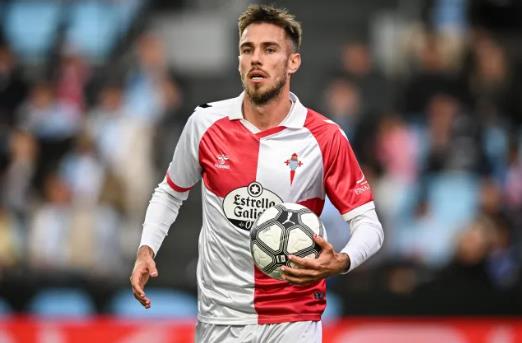 Arsenal chiêu mộ hậu vệ của Celta Vigo