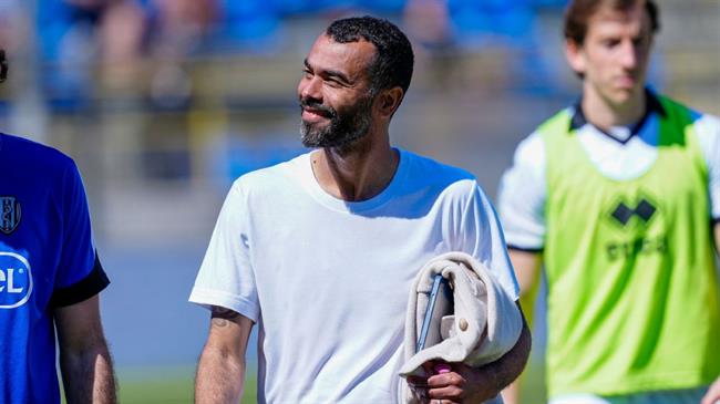 Ashley Cole: “Thiếu cơ hội dẫn dắt ở Anh khiến tôi nản lòng"