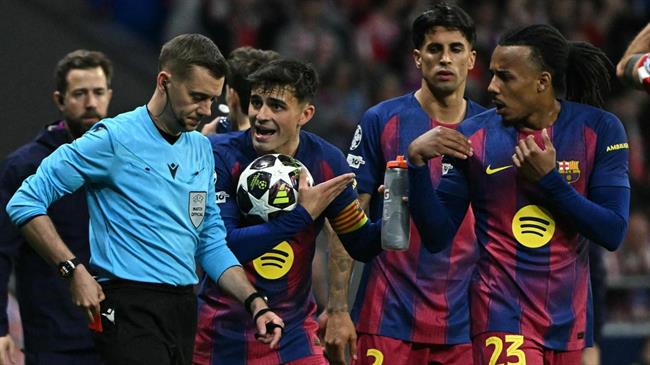 Barca tiếp tục khiếu nại UEFA về công tác trọng tài