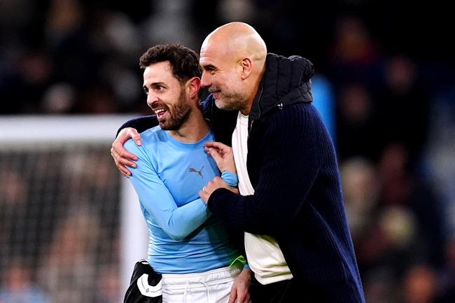Pep Guardiola xúc động trước ngày chia tay Bernardo Silva