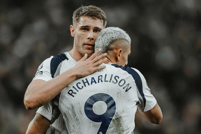 Hai ngôi sao Tottenham có thể đến MU nếu Spurs xuống hạng