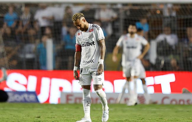 Neymar phản ứng căng thẳng trước sức ép từ CĐV Santos 1