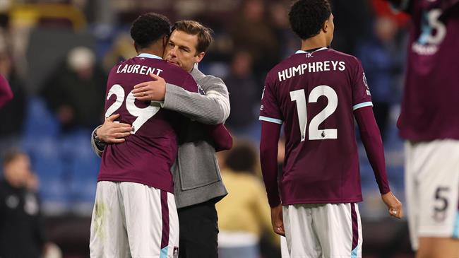 Burnley chính thức xuống hạng sau trận thua Man City