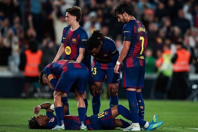 Yamal chấn thương sau khi ghi bàn từ chấm penalty cho Barca