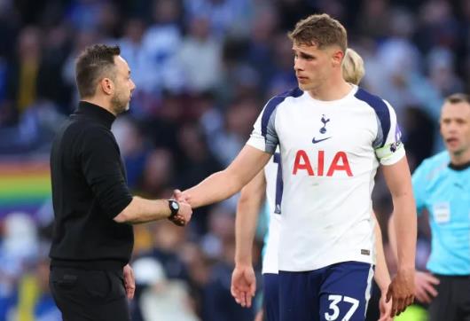 Micky van de Ven chọn MU hay Liverpool?