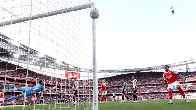 Arsenal lập kỷ lục ghi bàn từ phạt góc