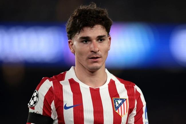 Diego Forlan khuyên Atletico Madrid bán Julian Alvarez 1