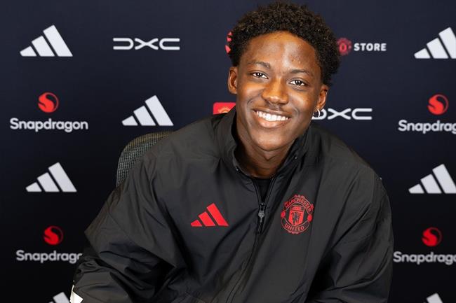 MU có bản hợp đồng đầu tiên hè này