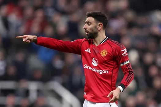 Vitinha đưa đội trưởng MU lên mây