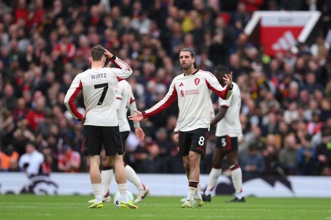 Carragher lo ngại về hướng đi của Liverpool dưới thời Arne Slot