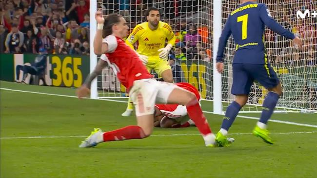 Atletico gửi khiếu nại kép lên UEFA sau trận thua Arsenal 1