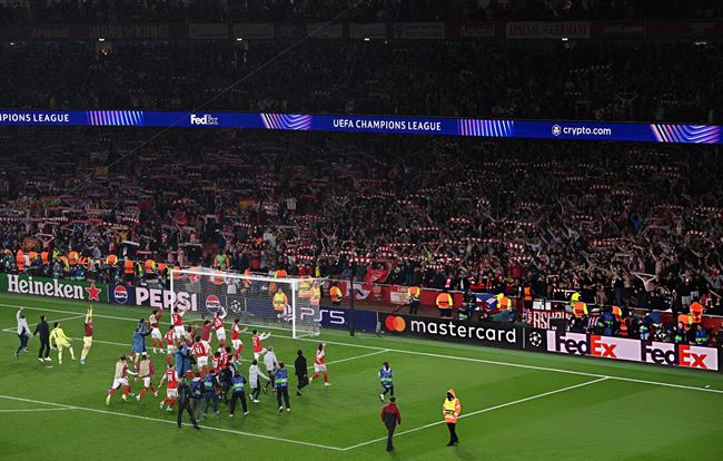 Rooney chê Arsenal ăn mừng quá mức sau trận thắng Atletico 1