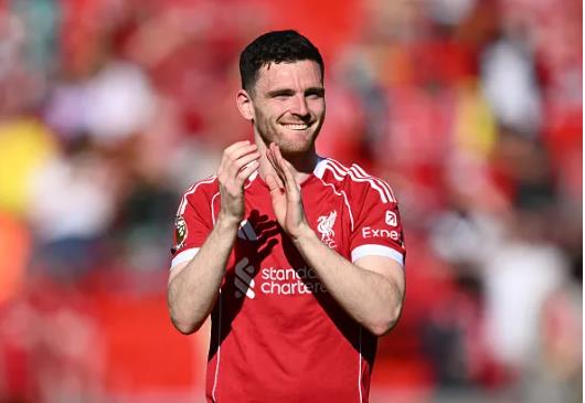 Chelsea được khuyên nên chiêu mộ Andy Robertson
