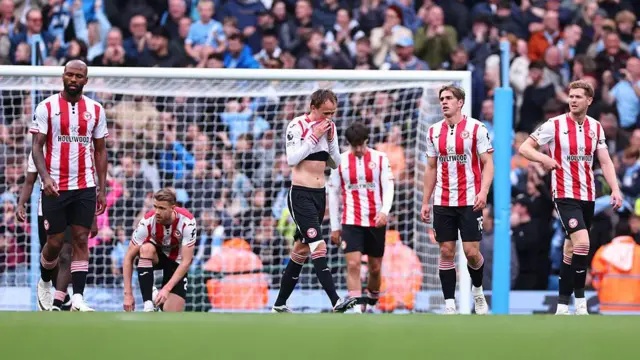 HLV Brentford bức xúc vì trọng tài thiên vị Man City
