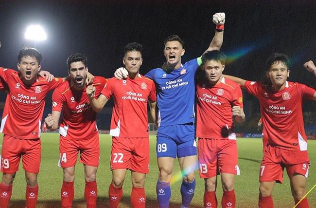 Tiến Linh ghi bàn trở lại sau... 14 trận 'tịt ngòi'