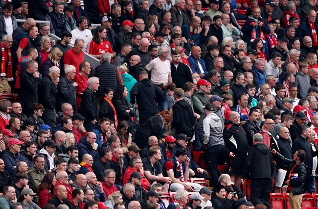 Hậu vệ Liverpool thông cảm với những tiếng la ó từ CĐV 1