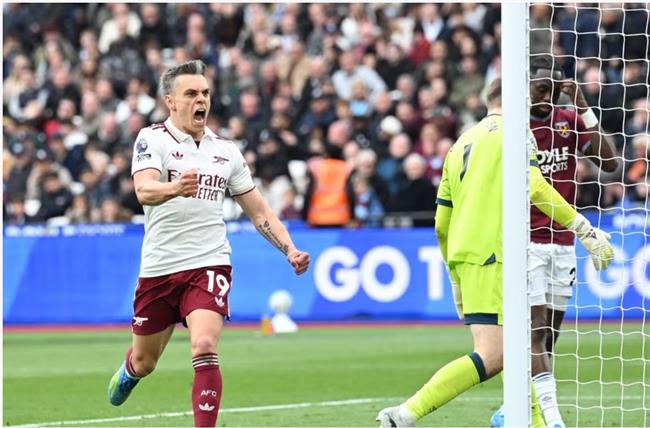 Chiến thắng nghẹt thở của Arsenal trước West Ham: Món quà từ Leandro Trossard