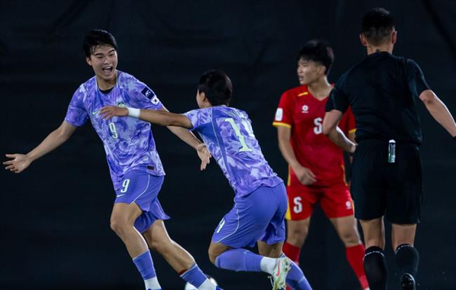 U17 Việt Nam để thua ngược Hàn Quốc trong ít phút cuối trận