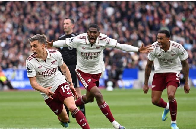 Người hùng Trossard chia sẻ sau chiến thắng "nghẹt thở" trước West Ham