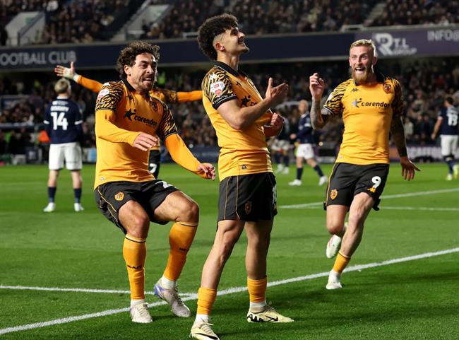 Xác định CLB đầu tiên vào chung kết play-off thăng hạng Premier League
