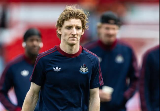 HLV Eddie Howe lên tiếng về tương lai Anthony Gordon