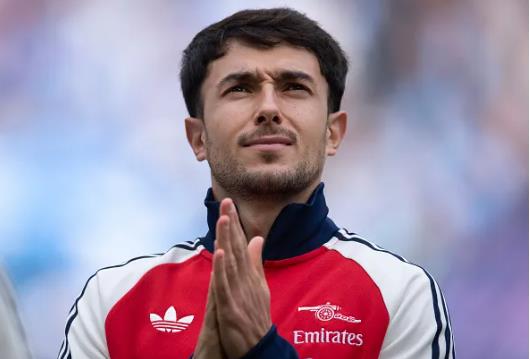 Arsenal được khuyên nên tìm người thay thế Martin Zubimendi