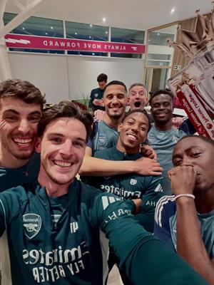 Declan Rice đáp trả đầy cảm xúc sau chức vô địch Premier League 1