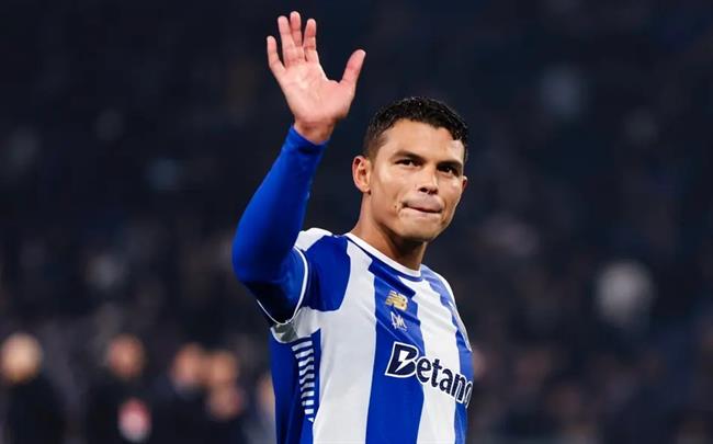 Thiago Silva nhận đề nghị tái hợp AC Milan