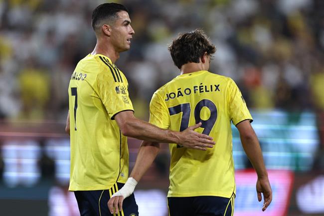 Joao Felix vượt mặt Ronaldo