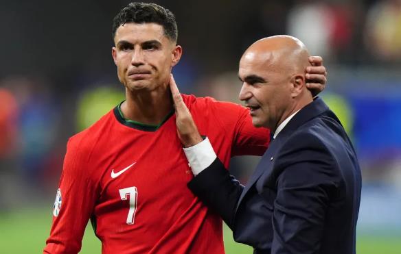 Cristiano Ronaldo có thể tiếp tục sát cánh Roberto Martinez ở cấp CLB