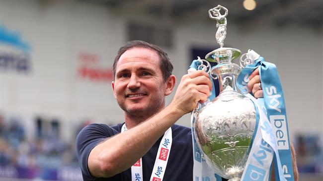 Frank Lampard vượt Mikel Arteta để giành giải HLV xuất sắc nhất